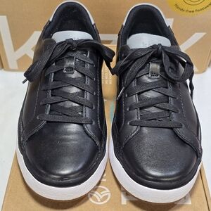 Vegas, Black, leather, 6 WIDE, NIB new in box, $120